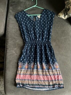 Mossimo Supply Co. Navy Printed Keyhole Top with Pink Accent